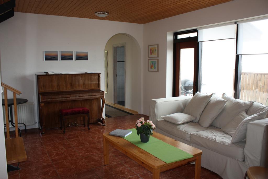 Guesthouse Gimbur Reykjarholl Εξωτερικό φωτογραφία
